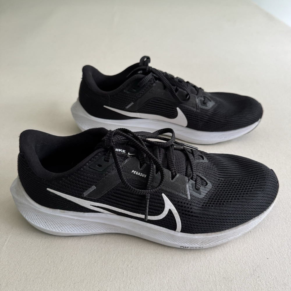Nike Air Zoom Pegasus 40 Mens Size 10.5 Black White Running Sneakers DV3853-001 - Picture 5 of 16